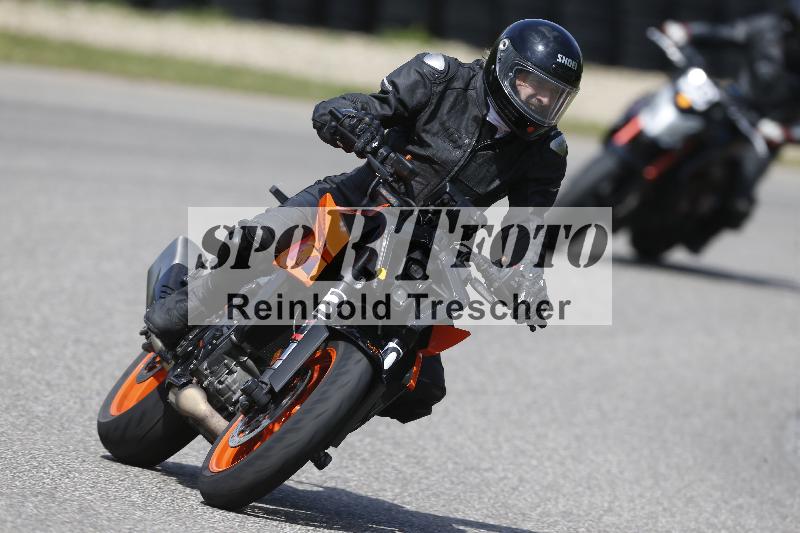 Archiv-2025/09 22.04.2025 Cornu Master School ADR/rot-rouge/30